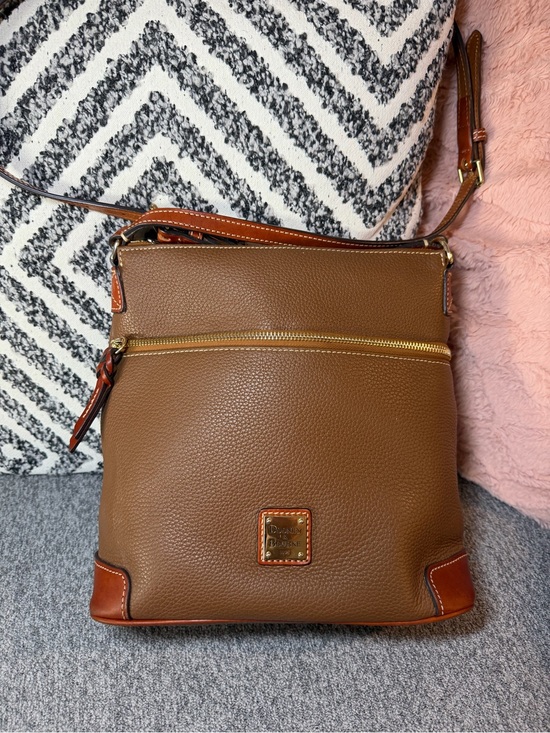 Dooney & Bourke Handbags - EUC Dooney & Bourke Brown Pebbled Leather Crossbody Bag